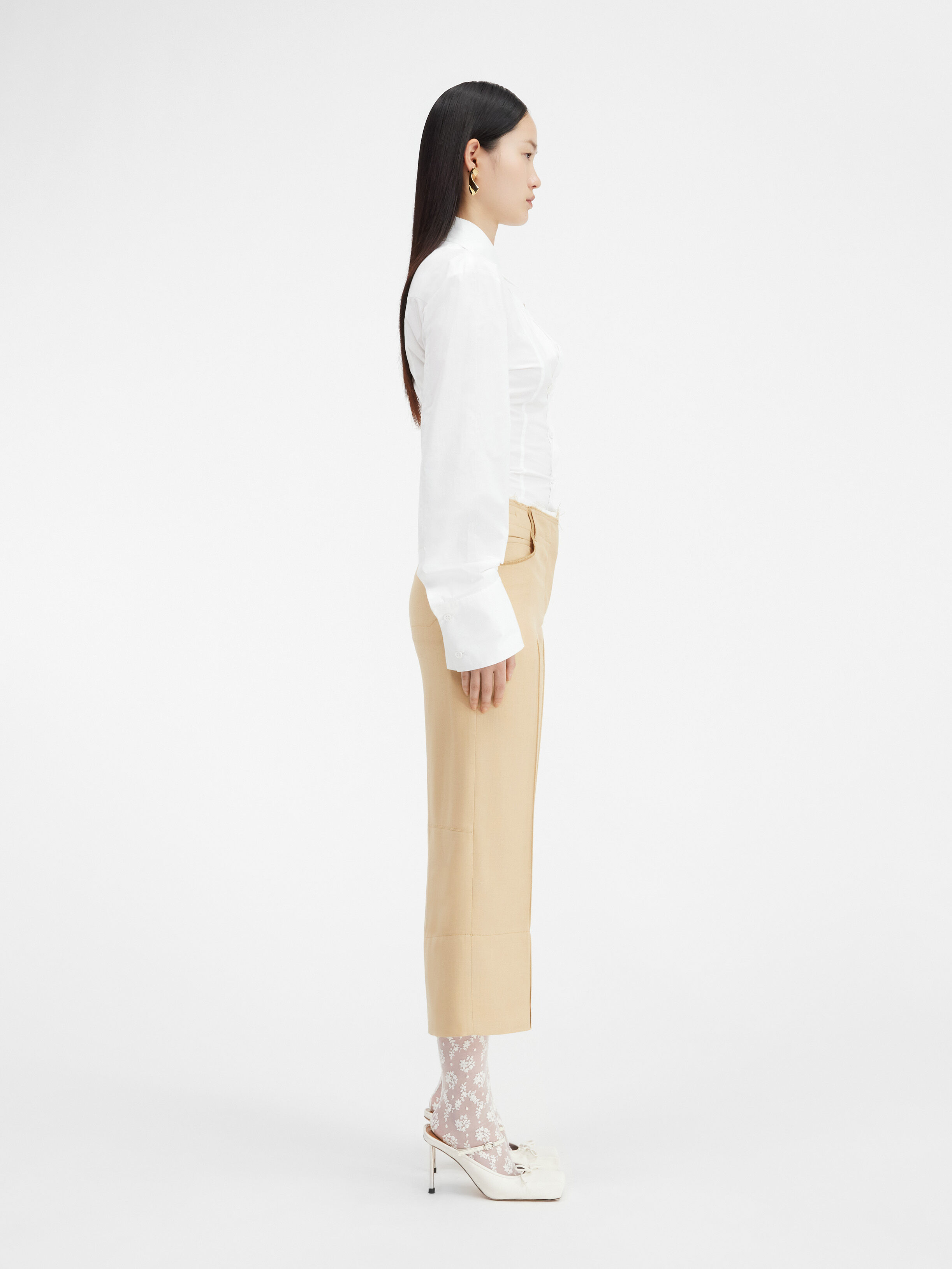 Pantalon best sale beige corto